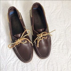 Speery boat shoes